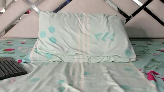 Snapshot of maybelline69 chatting on 02.20.26 maybelline69 online show from 02.20.26