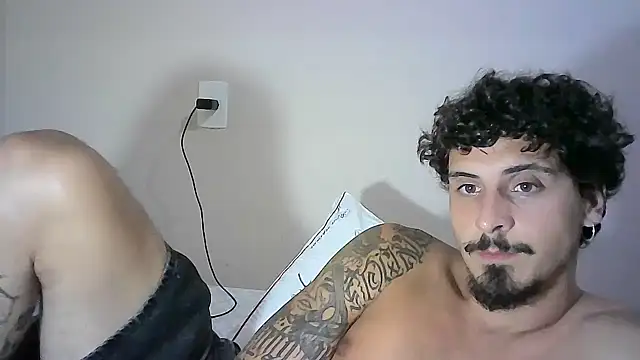 Snapshot of milkoffe chatting on 01.07.25 milkoffe online show from 01.07.25