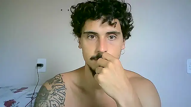 Snapshot of milkoffe chatting on 01.08.25 milkoffe online show from 01.08.25