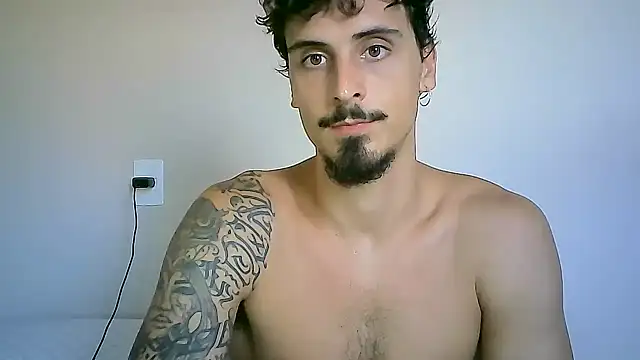 Snapshot of milkoffe chatting on 01.25.25 milkoffe online show from 01.25.25