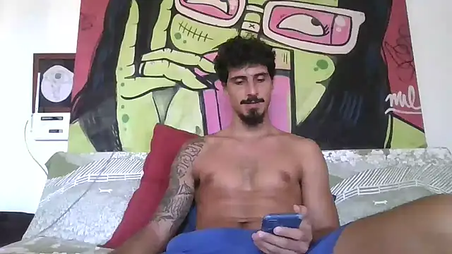 Snapshot of milkoffe chatting on 02.15.25 milkoffe online show from 02.15.25