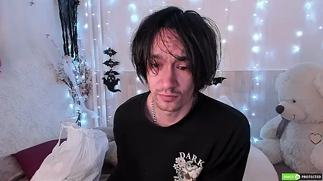 Snapshot of CalvinOwens chatting on 11.01.25 CalvinOwens online show from 11.01.25