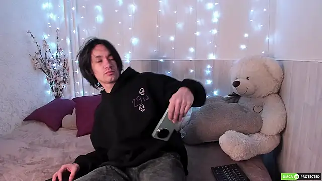 Snapshot of CalvinOwens chatting on 11.15.25 CalvinOwens online show from 11.15.25