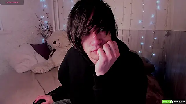 Snapshot of CalvinOwens chatting on 11.26.25 CalvinOwens online show from 11.26.25