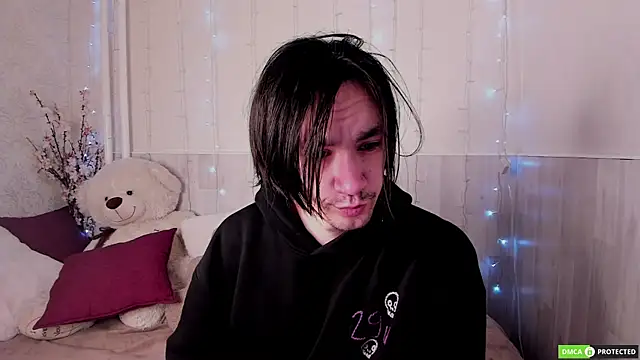 Snapshot of CalvinOwens chatting on 11.28.25 CalvinOwens online show from 11.28.25