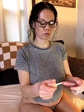 SidneyRaee online show from 11.04.25