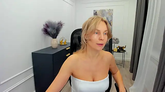 Snapshot of Sinty_Devis chatting on 02.24.26 Sinty Devis online show from 02.24.26