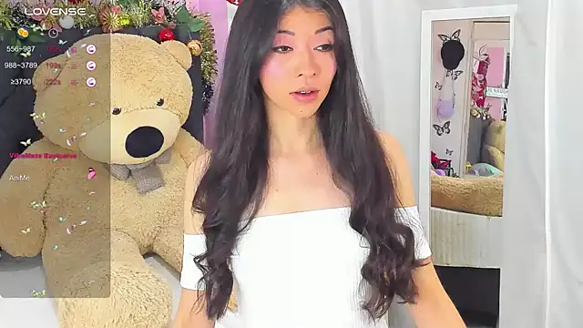 Snapshot of SophiaLiu chatting on 12.07.24 SophiaLiu online show from 12.07.24