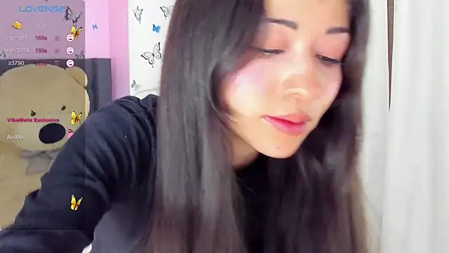 Snapshot of SophiaLiu chatting on 02.05.25 SophiaLiu online show from 02.05.25