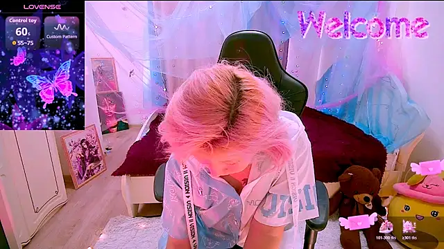 Snapshot of Akemilun chatting on 11.28.25 Akemilun online show from 11.28.25