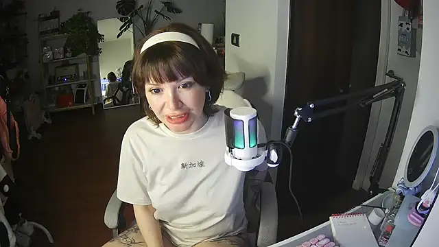 Snapshot of angelic_sg chatting on 01.05.25 angelic sg online show from 01.05.25