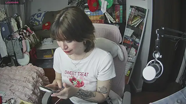 Snapshot of angelic_sg chatting on 02.14.25 angelic sg online show from 02.14.25