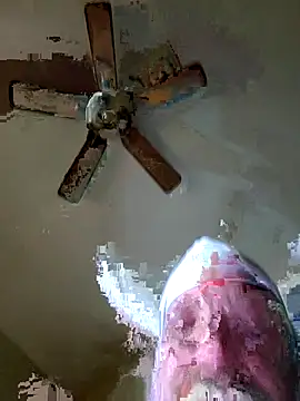 Snapshot of Hugebwc102 chatting on 09.30.25 Hugebwc102 online show from 09.30.25