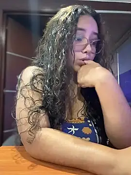Snapshot of CurlyGirl_1 chatting on 08.06.26 CurlyGirl 1 online show from 08.06.26