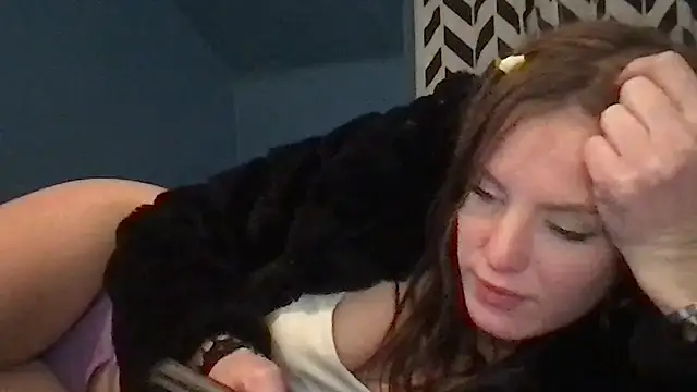 Snapshot of kittycatkendra chatting on 11.19.25 kittycatkendra online show from 11.19.25