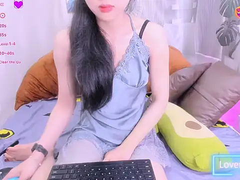 Snapshot of Ly__ chatting on 06.15.26 Ly online show from 06.15.26