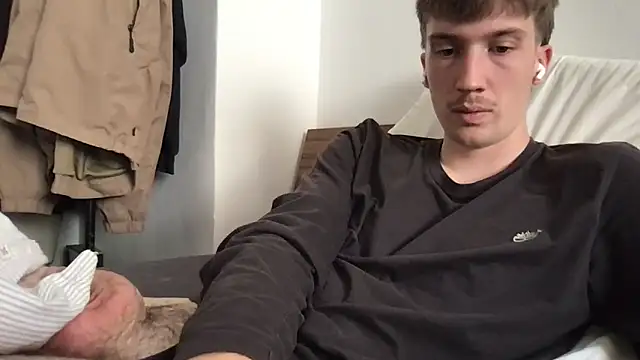 Snapshot of hungandfun05 chatting on 10.08.25 hungandfun05 online show from 10.08.25