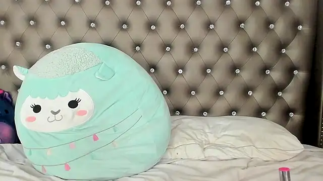 NadiaLyla online show from 07.03.26