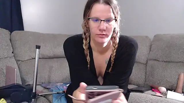 Sarahtineke online show from 10.14.25