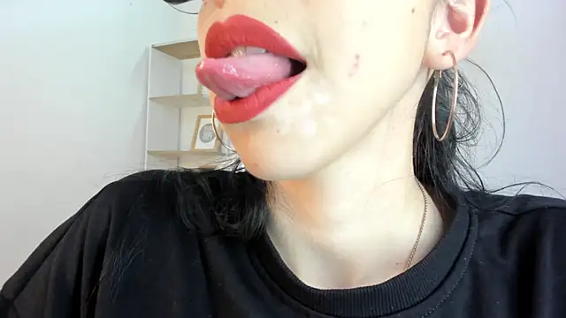 Snapshot of Katty_mouth chatting on 10.08.25 Katty mouth online show from 10.08.25