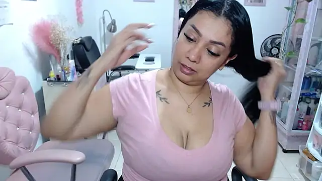 Snapshot of titsbiglovers chatting on 05.25.26 titsbiglovers online show from 05.25.26