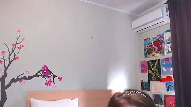 Snapshot of genialwomen chatting on 12.23.24 genialwomen online show from 12.23.24