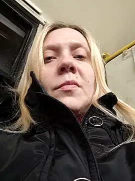 Snapshot of LeraSweet chatting on 12.18.25 LeraSweet online show from 12.18.25