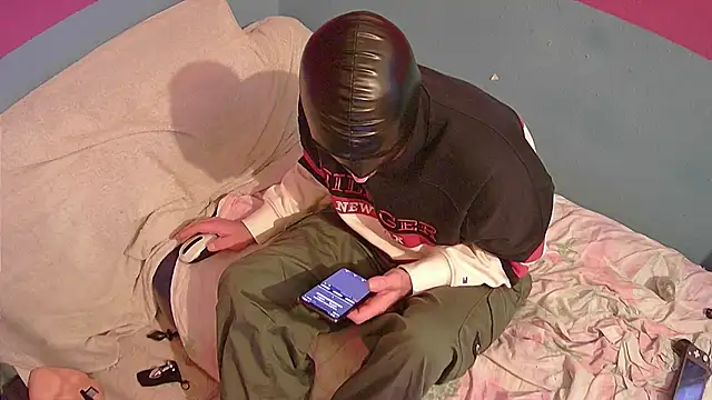 Snapshot of Markxen_cam chatting on 10.11.25 Markxen cam online show from 10.11.25