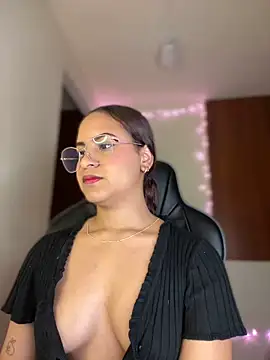 Snapshot of gretta_kler1 chatting on 12.28.24 gretta kler1 online show from 12.28.24