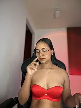 Snapshot of gretta_kler1 chatting on 02.14.25 gretta kler1 online show from 02.14.25