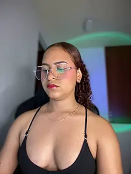 Snapshot of gretta_kler1 chatting on 02.21.25 gretta kler1 online show from 02.21.25