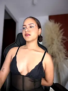 Snapshot of gretta_kler1 chatting on 09.19.25 gretta kler1 online show from 09.19.25