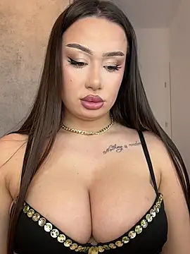 Snapshot of deliaroyal chatting on 12.03.25 deliaroyal online show from 12.03.25