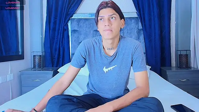 Snapshot of Samuelsince chatting on 01.22.25 Samuelsince online show from 01.22.25