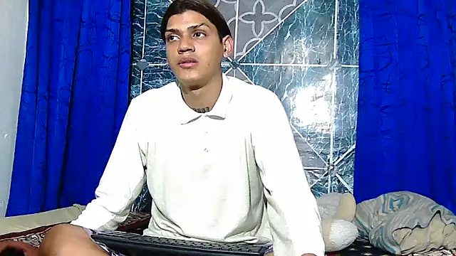 Snapshot of Samuelsince chatting on 10.27.25 Samuelsince online show from 10.27.25