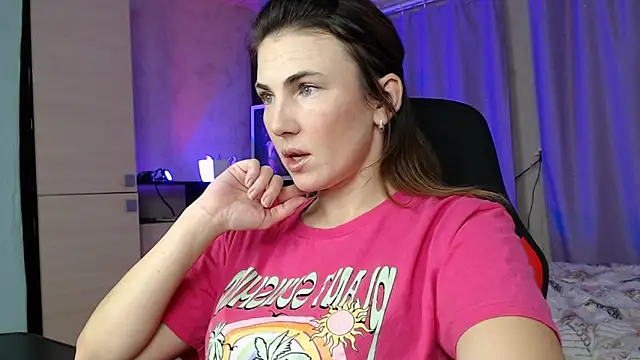 Daniela Cooperr online show from 10.18.25