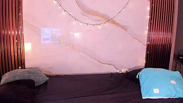 SaraApril 1 online show from 07.28.26