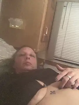 Snapshot of Everlyrose27 chatting on 12.31.24 Everlyrose27 online show from 12.31.24