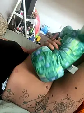 Snapshot of Everlyrose27 chatting on 09.16.25 Everlyrose27 online show from 09.16.25