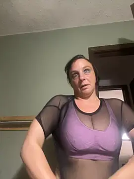 Snapshot of Everlyrose27 chatting on 10.08.25 Everlyrose27 online show from 10.08.25