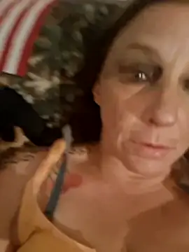 Snapshot of Everlyrose27 chatting on 12.19.25 Everlyrose27 online show from 12.19.25