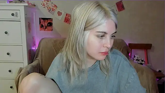Snapshot of pawpaws chatting on 05.16.26 pawpaws online show from 05.16.26