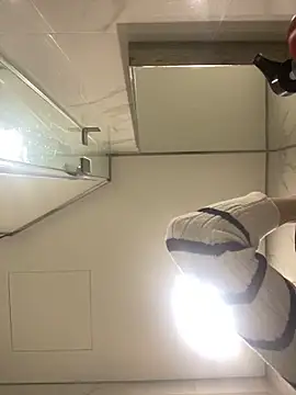 Snapshot of MEOW_MEO chatting on 12.20.25 MEOW MEO online show from 12.20.25