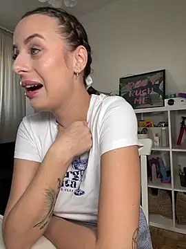 Snapshot of Hii_Lolla chatting on 01.29.25 Hii Lolla online show from 01.29.25