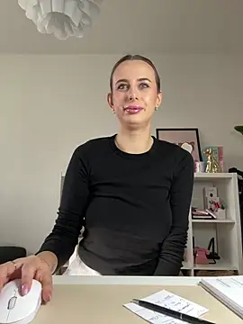 Snapshot of Hii_Lolla chatting on 02.21.25 Hii Lolla online show from 02.21.25