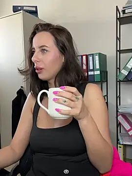 Snapshot of Hii_Lolla chatting on 03.20.25 Hii Lolla online show from 03.20.25