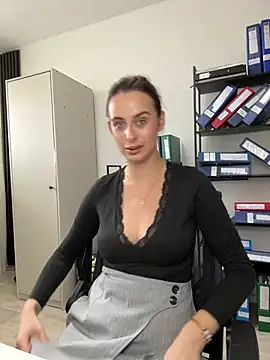 Snapshot of Hii_Lolla chatting on 03.21.25 Hii Lolla online show from 03.21.25