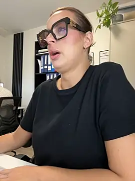 Snapshot of Hii_Lolla chatting on 09.11.25 Hii Lolla online show from 09.11.25