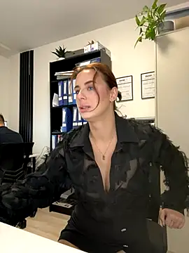 Snapshot of Hii_Lolla chatting on 09.22.25 Hii Lolla online show from 09.22.25