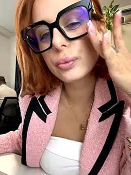 Snapshot of Hii_Lolla chatting on 09.26.25 Hii Lolla online show from 09.26.25